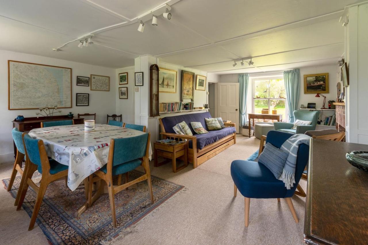 Adorable Two Bed Norfolk Broads Holiday Home - River Views With Moorings & Fishing Сталхэм Экстерьер фото