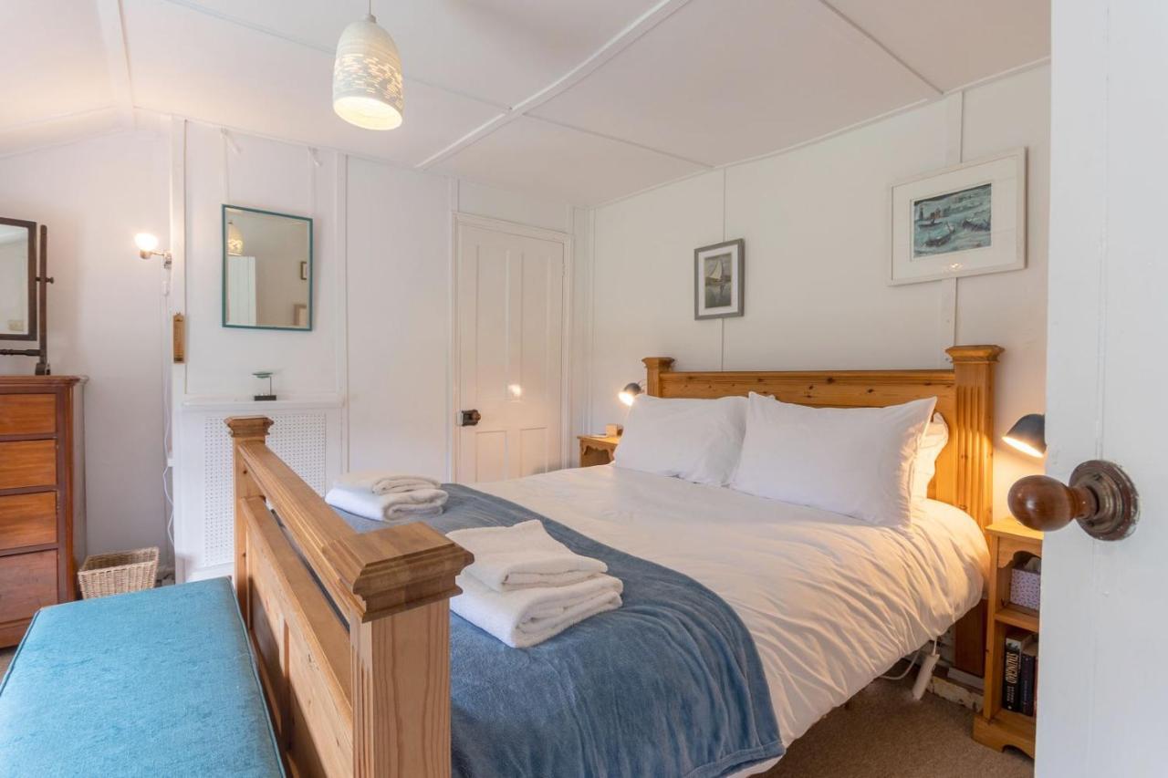 Adorable Two Bed Norfolk Broads Holiday Home - River Views With Moorings & Fishing Сталхэм Экстерьер фото