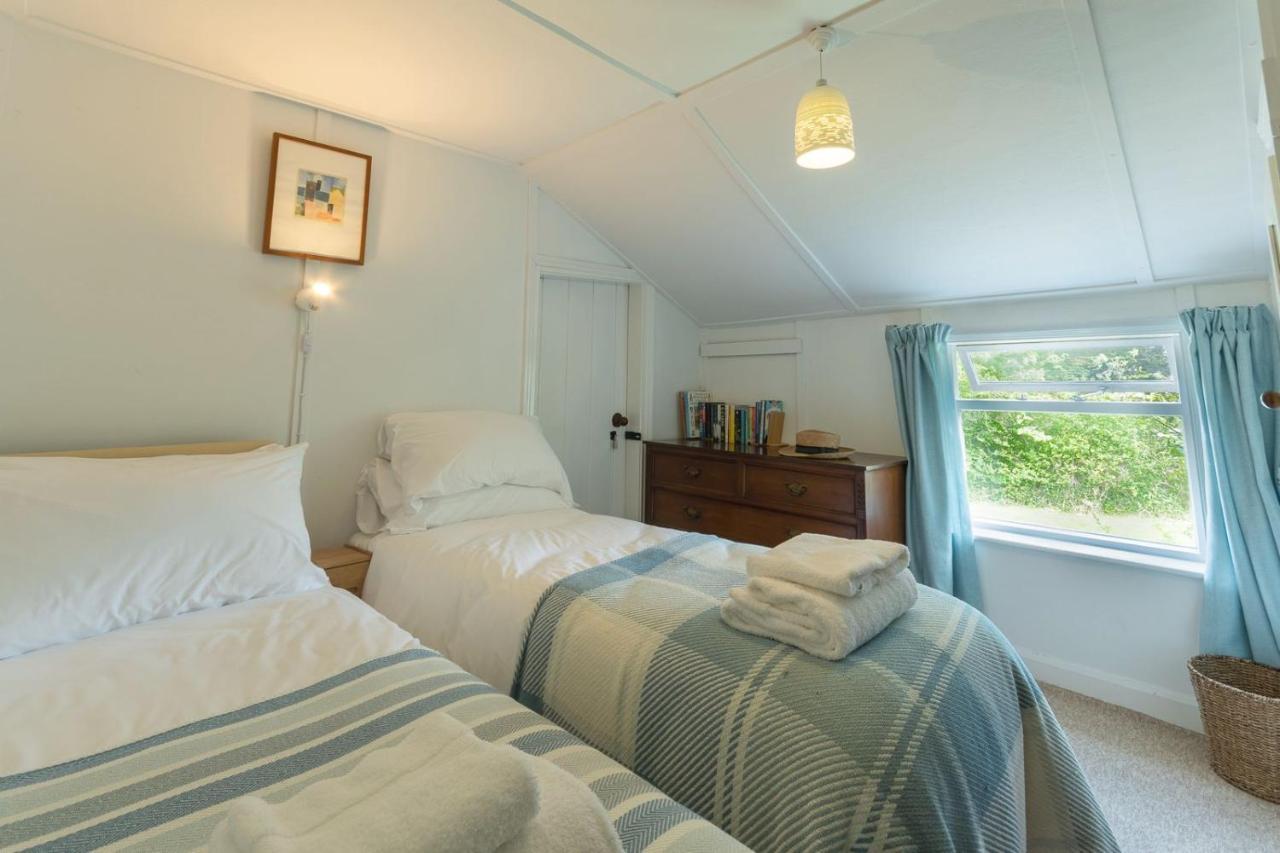 Adorable Two Bed Norfolk Broads Holiday Home - River Views With Moorings & Fishing Сталхэм Экстерьер фото
